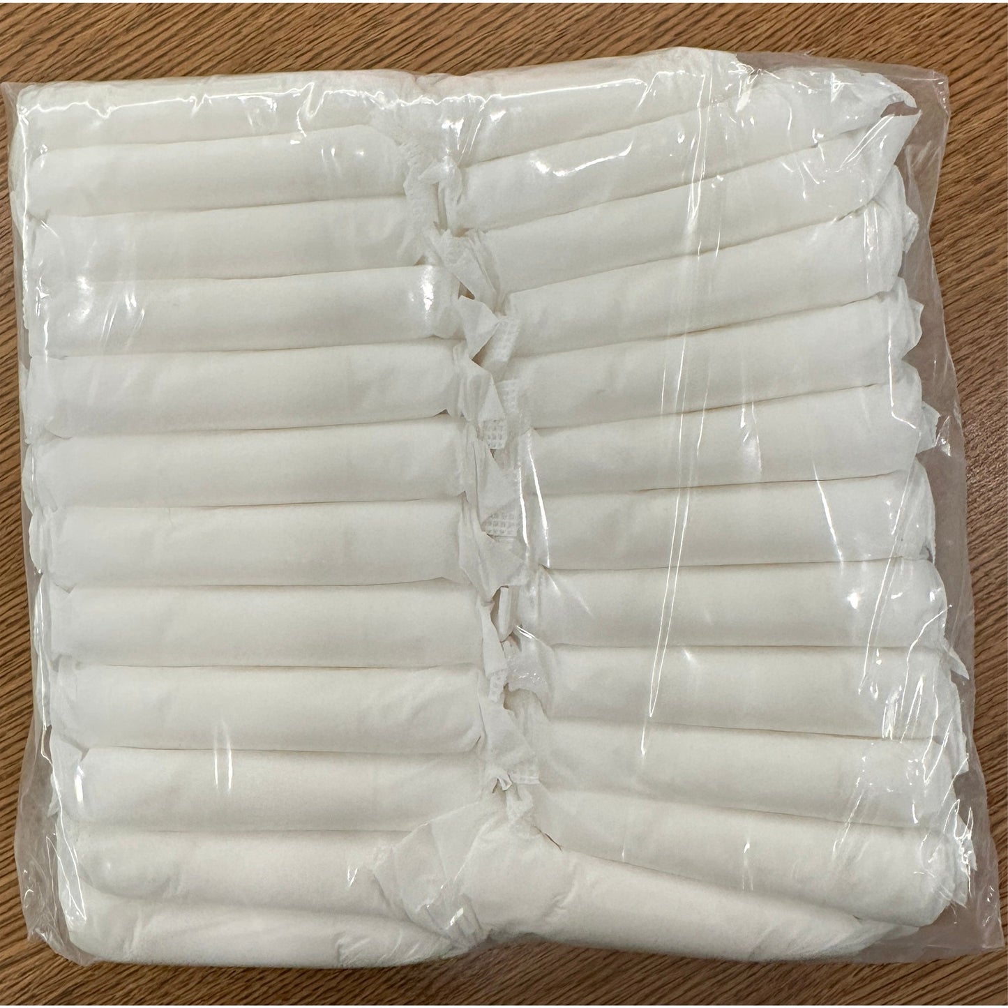 BOLSA TRANSPARENTE DE 24 TOALLAS HIGIÉNICAS REGULARES MAXI