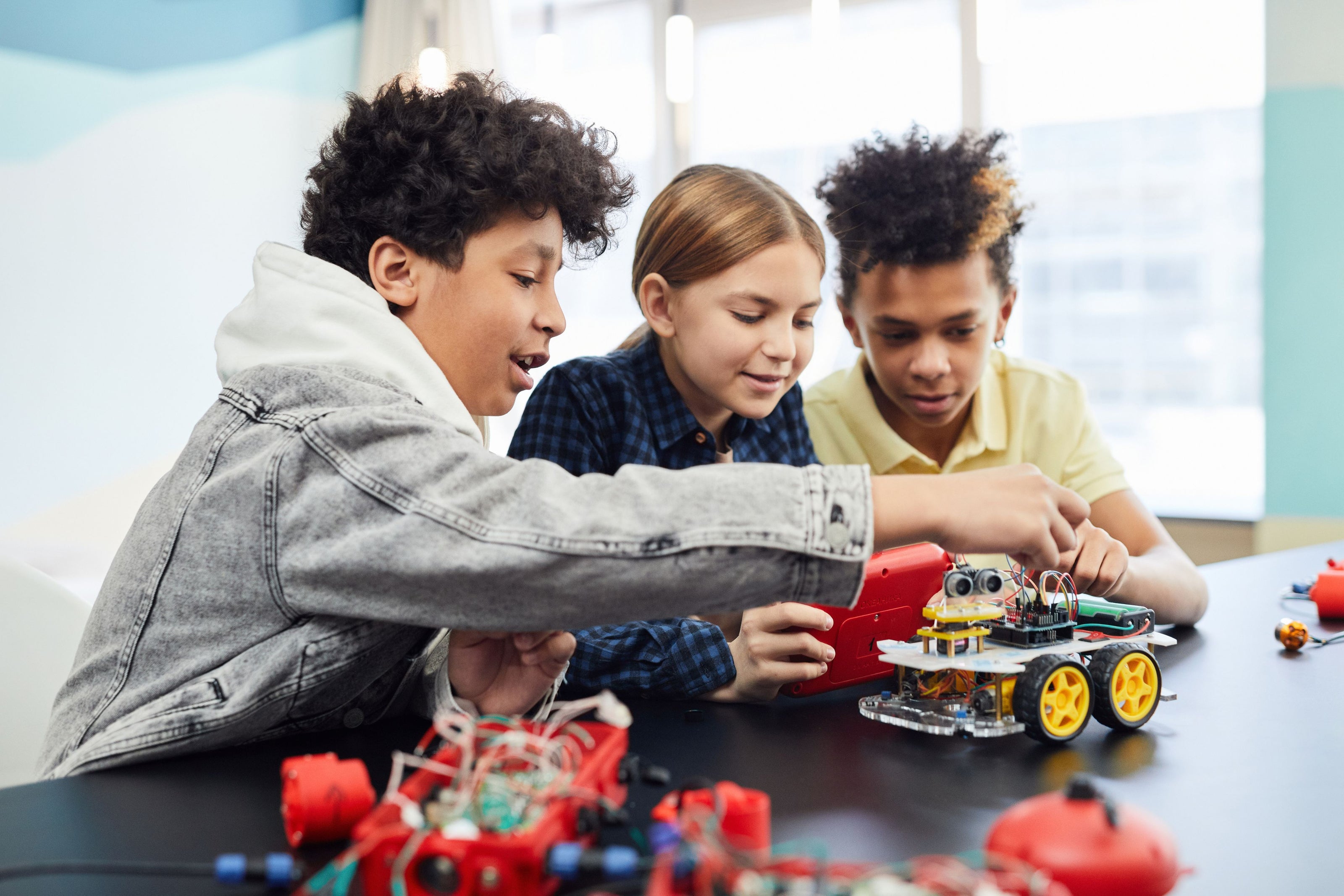 tweens building a robot with science kit